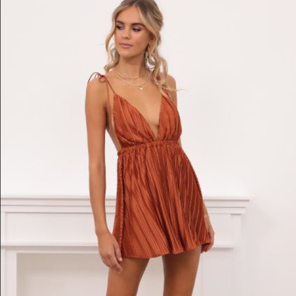 Pleated shoulder tie dress in RUST